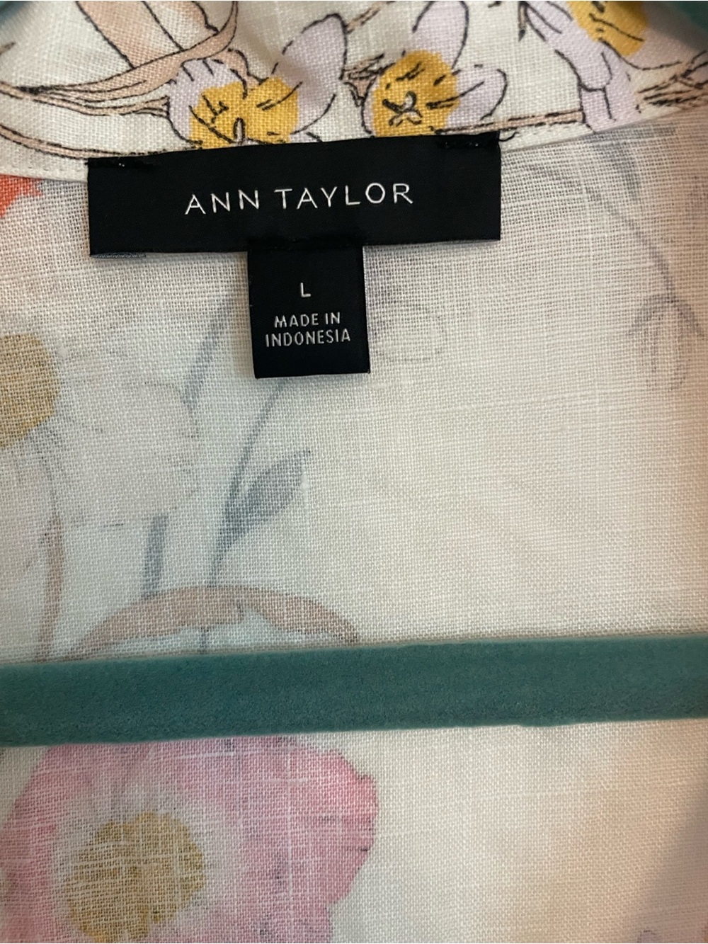 Ann Taylor Linen Blouse, size L - Picture 2 of 4